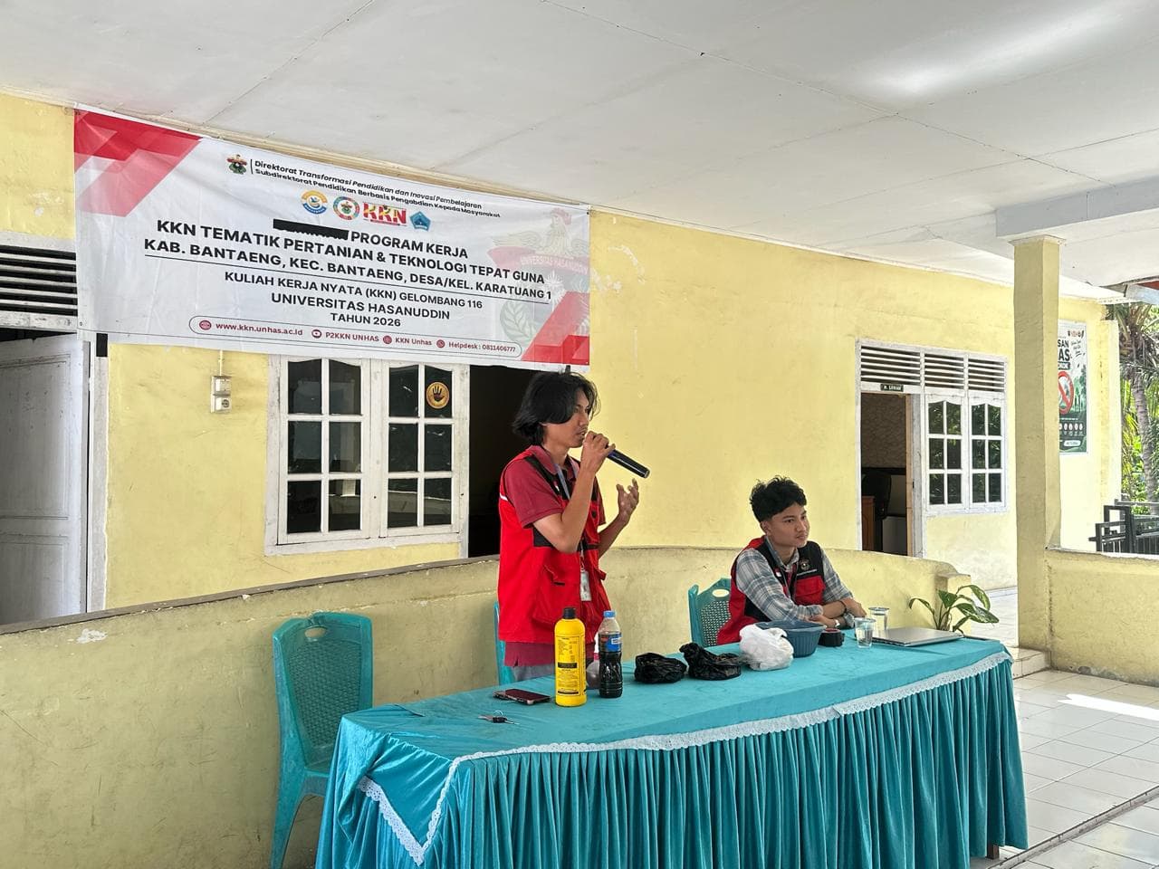 Mahasiswa KKN-T Olah Tongkol Jagung Jadi Pupuk Kompos