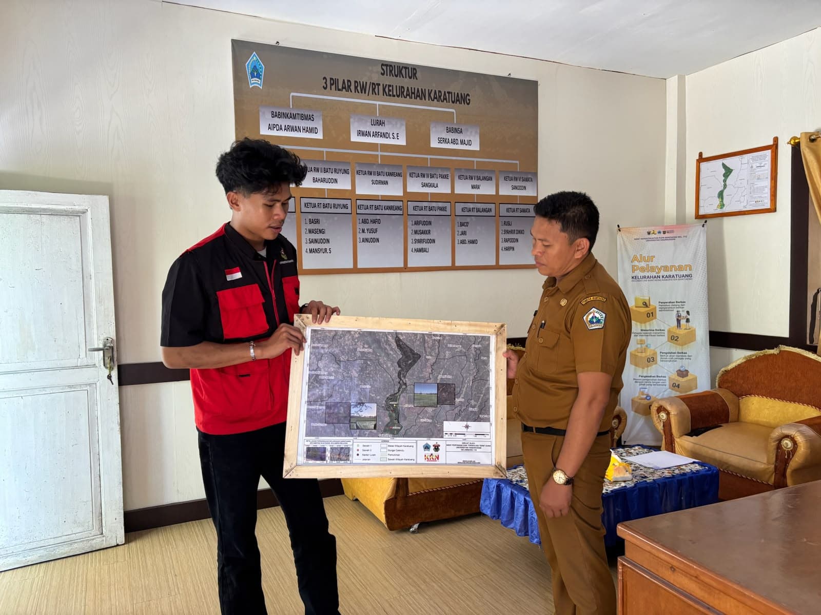 Mahasiswa KKN-T Unhas Hadirkan Peta Batas RT/RW dan Lokasi Persawahan di Kelurahan Karatuang