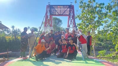 Wujudkan Aksesibilitas Warga, Lurah karatuang Gandeng Mahasiswa KKN Unhas dan Anggota Danramil Bantaeng Bangun Jalan Setapak di Kampung Libboa