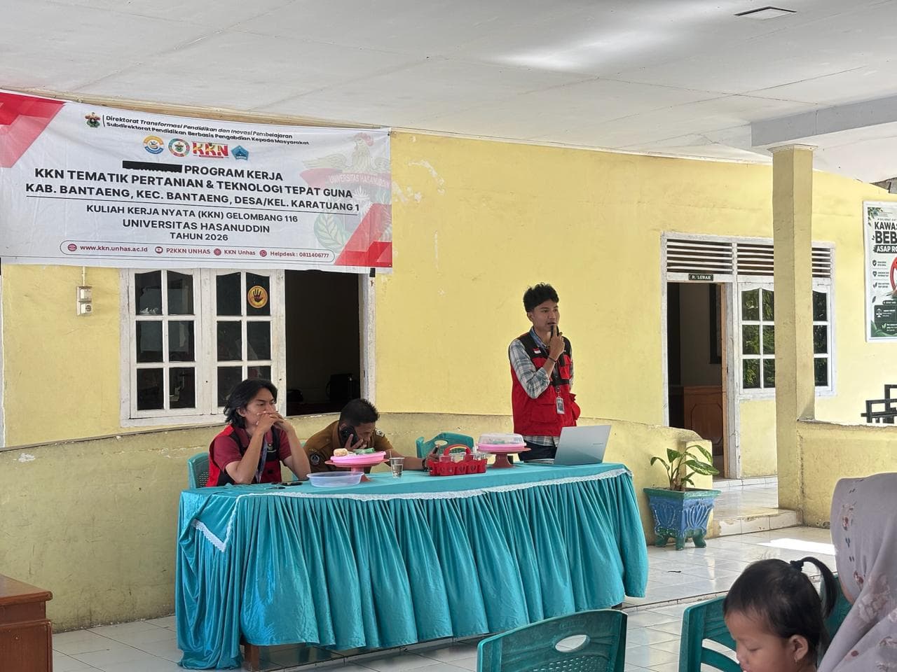 Edukasi Pengelolaan Sampah Bekali Warga Karatuang Pilah Sampah Rumah Tangga
